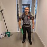 exoskelet in de schoonmaak